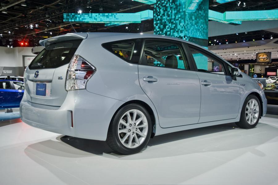  Toyota Prius V 2011 года  (фото 97 из 208)